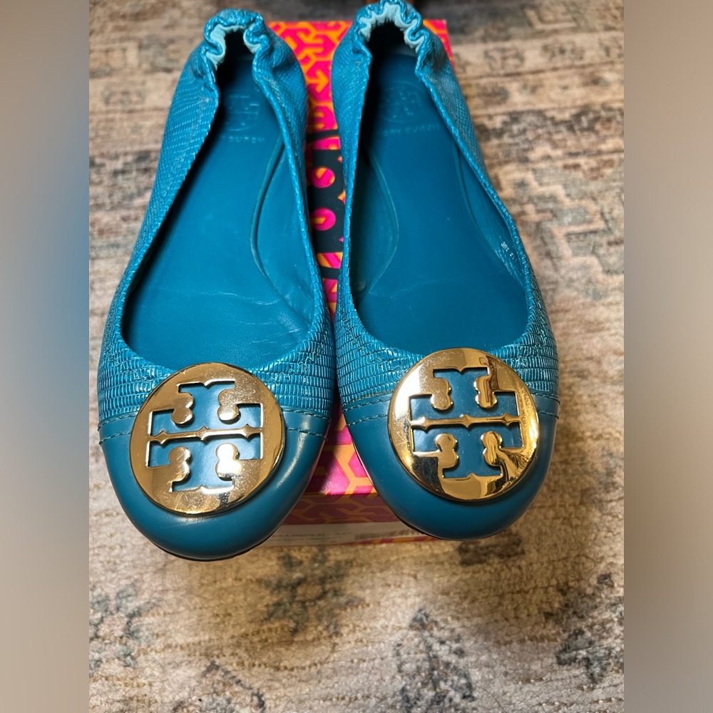 Tory Burch Serena Lizard Print Flats Color: Electric Eel size 8